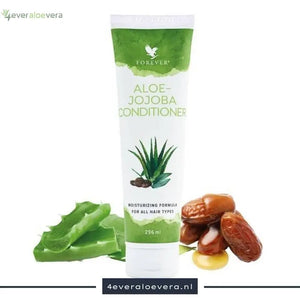 Coccola i tuoi capelli con il lusso dell'Aloe Jojoba Conditioner per capelli morbidi e docili!