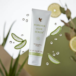 Aloe Scrub élimine en douceur les cellules mortes et les impuretés de la peau