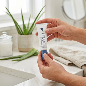 Forever Hydrating Serum mit Aloe Vera für einen frischen Look